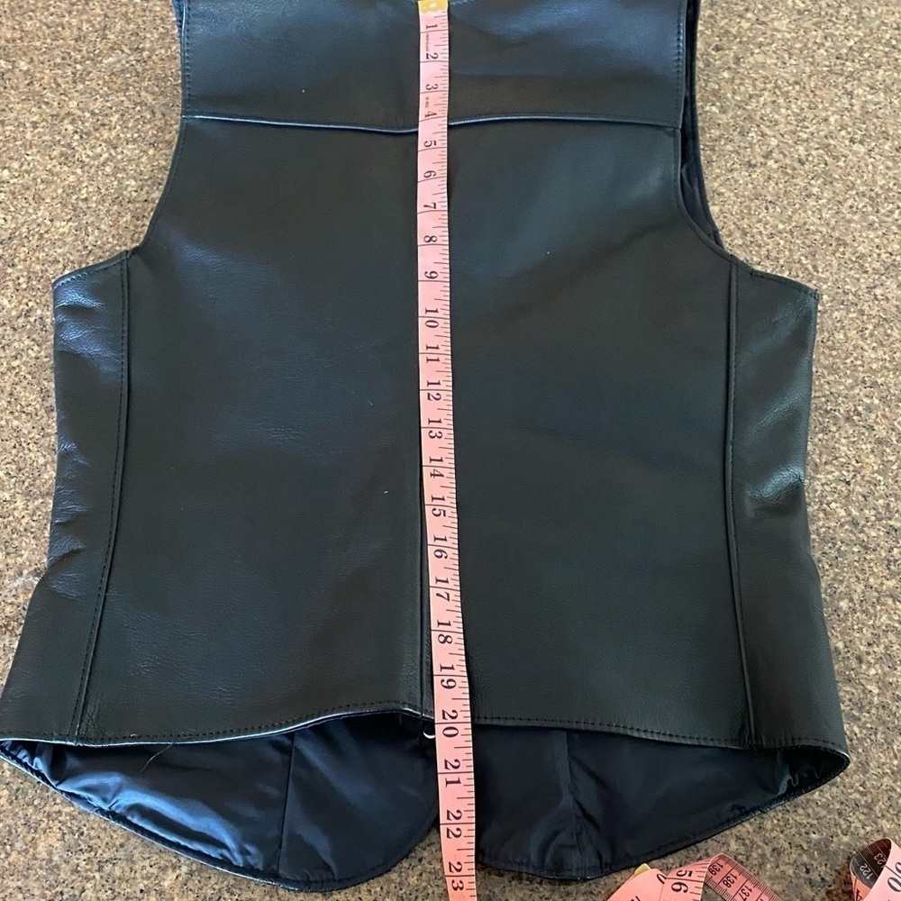 Harley Davidson Women’s USA Leather Vest Med EUC​​​​​​​​​ - Picture 8 of 10